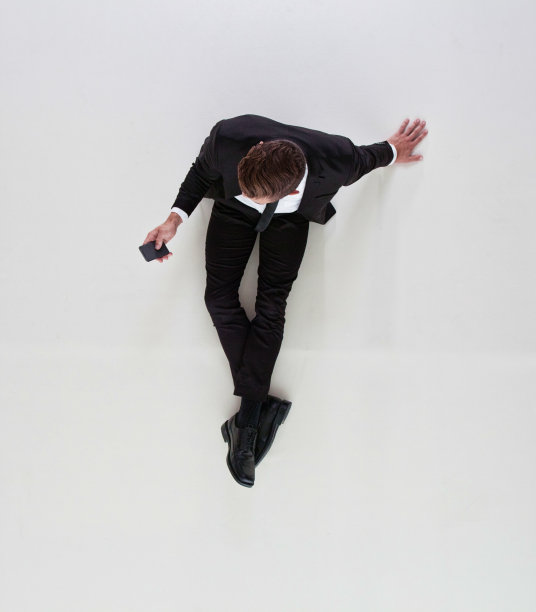 上图为商人使用电话图片下载