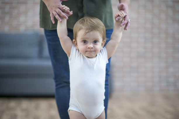 第一次走路图片下载