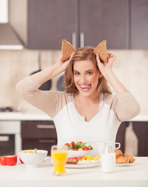 女人心情好。图片下载