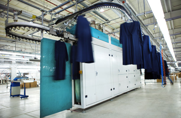 纺织厂的工业熨烫机图片下载