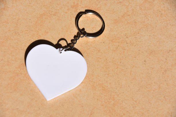 悬挂的心图片下载