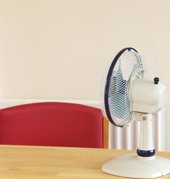 空办公室里的电扇图片下载