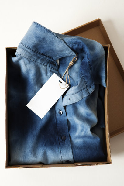 有价签的衬衫图片下载