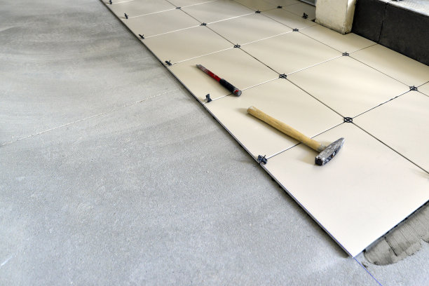 铺设新瓷砖地板图片下载