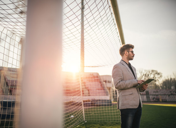 场上教练图片下载