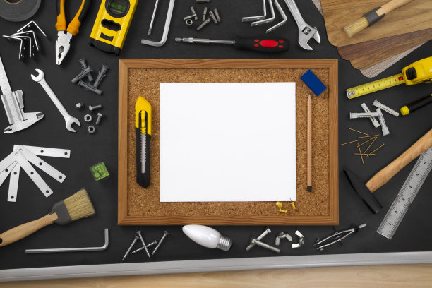 工作台上的工作工具和空白笔记本图片下载