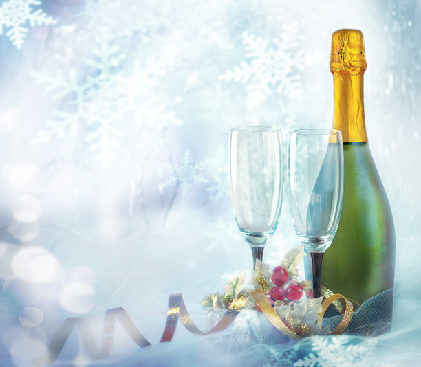 一瓶香槟和玻璃杯图片下载