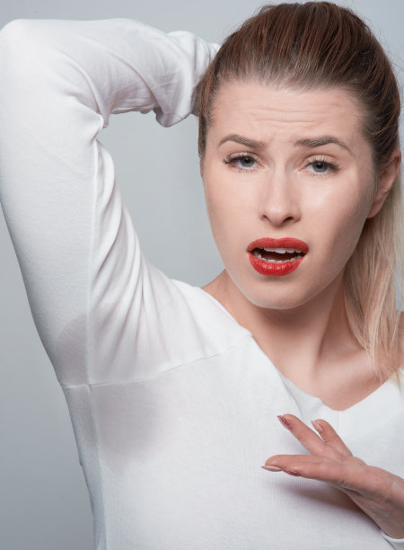 对汗渍感到困惑图片下载