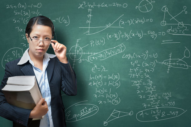 严格的数学老师图片下载