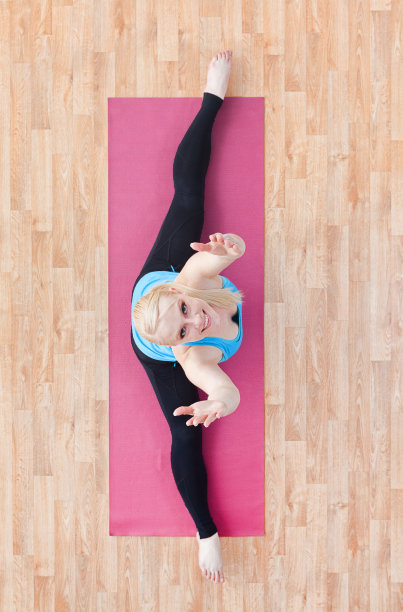 以上是女运动员伸展的画面图片下载