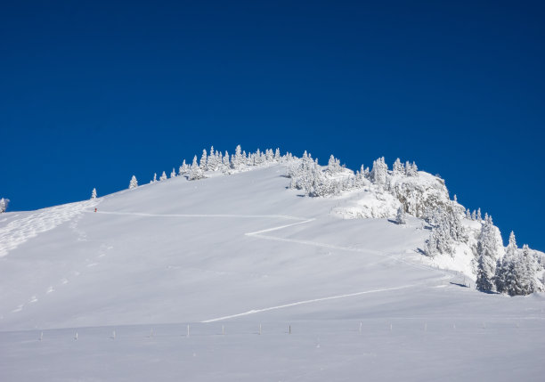 滑雪登山图片下载