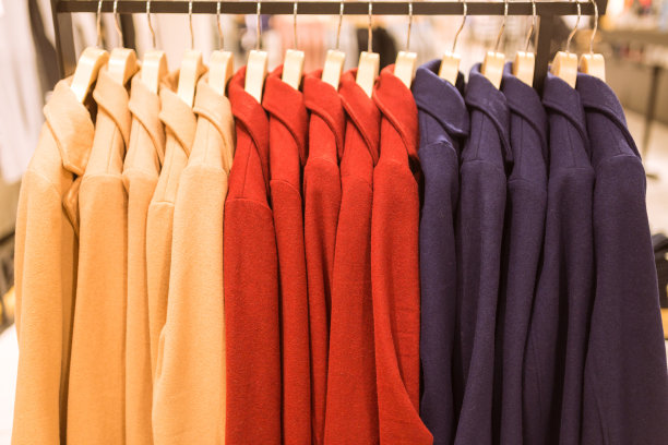 女大衣在市场上出售图片下载