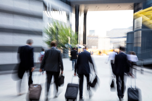 现代金融区的商务人士图片下载