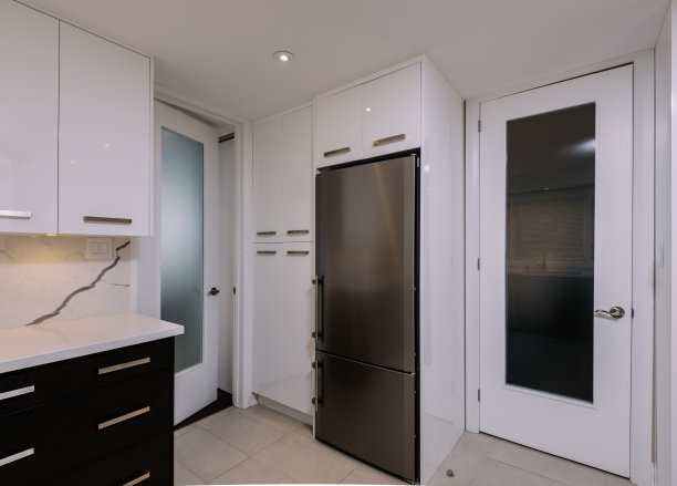 现代厨房内部图片下载