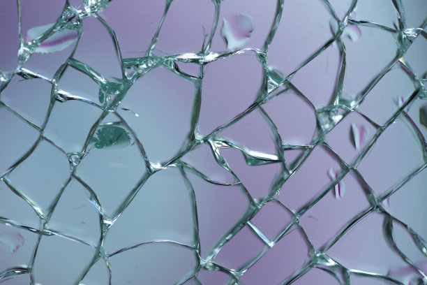 破碎的窗户玻璃图片下载