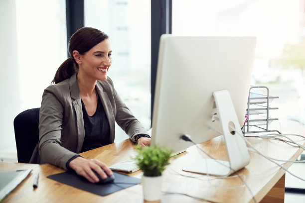 带领她的公司走向成功图片下载