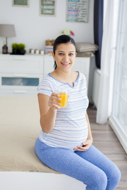 孕妇喝橙汁图片下载