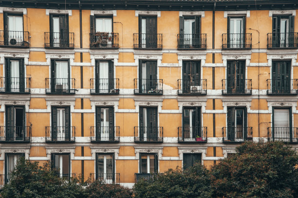 西班牙马德里的公寓楼图片下载