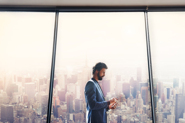 他和企业界有联系图片下载