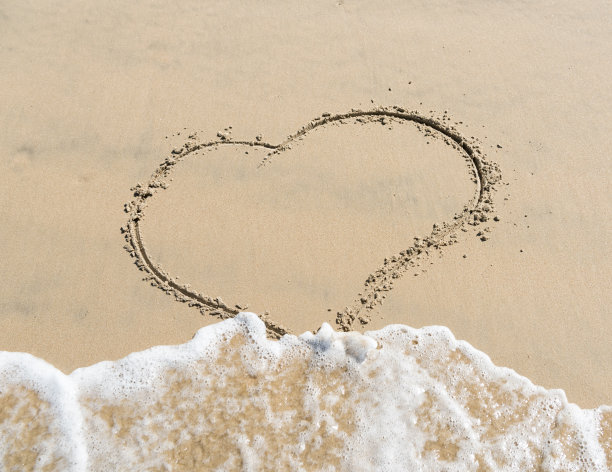 沙心被海浪冲走图片下载