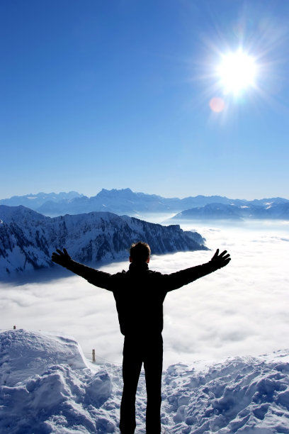 在世界之巅图片下载