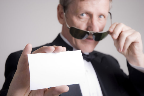 成熟商人持卡图片下载