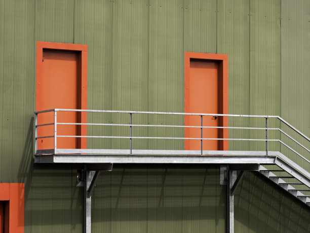 两个红色的门图片下载