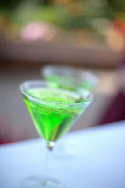 美味的绿色马提尼图片下载