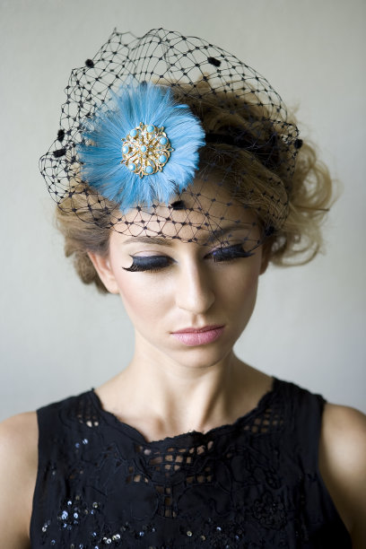 美丽的年轻女子图片下载