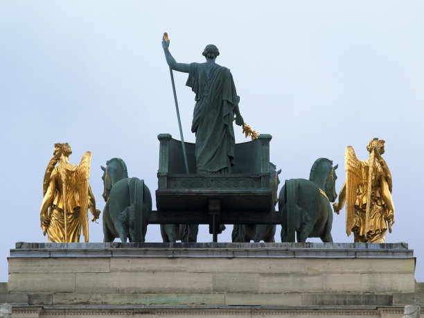 卡鲁塞尔三重奏弧图片下载