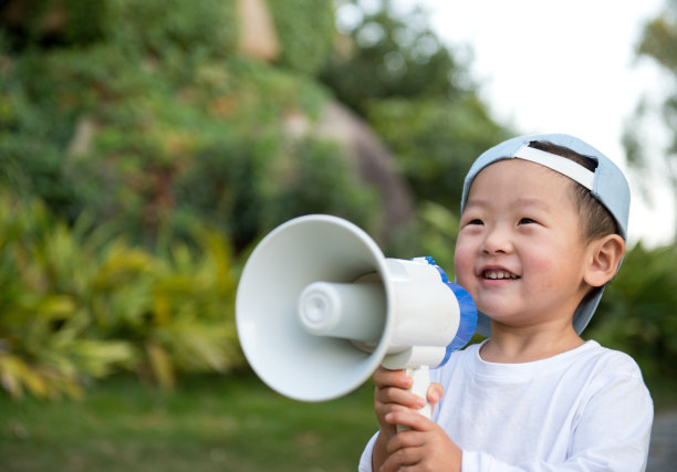 通过扩音器大喊大叫图片下载