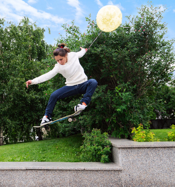 滑板女孩图片下载