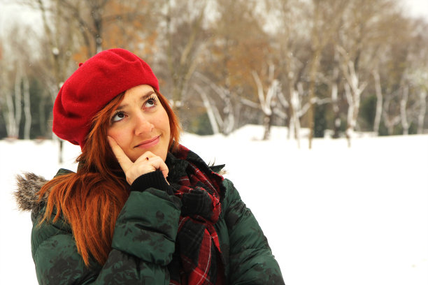 年轻女人有个好主意图片下载