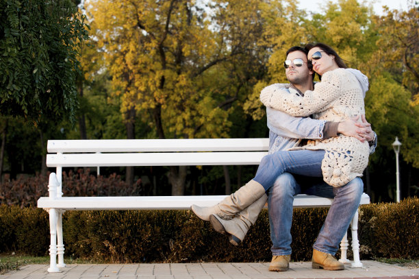 幸福的情侣图片下载