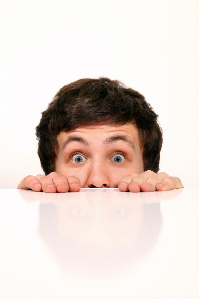 好奇的看着男人图片下载