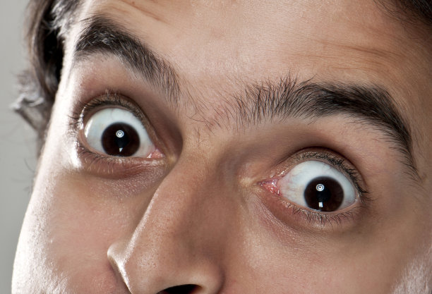 绝望的眼睛图片下载