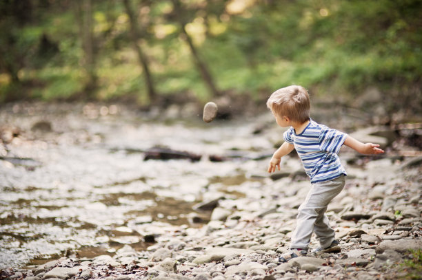 扔石头图片下载