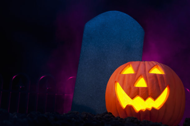杰克O' Lantern和墓碑图片下载