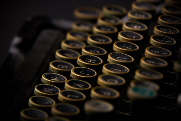 古老的打字机键盘图片下载