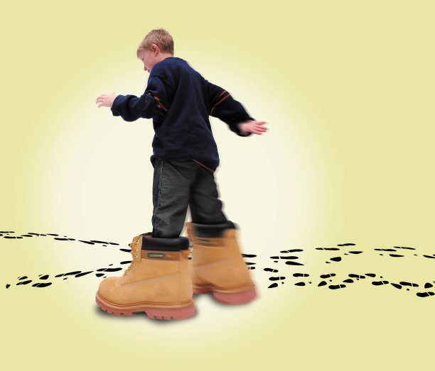 男孩走图片下载