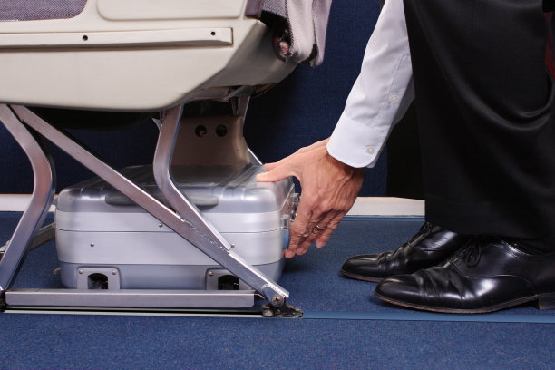 装笔记本电脑图片下载