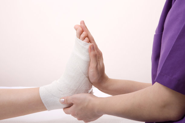 用绷带包扎图片下载