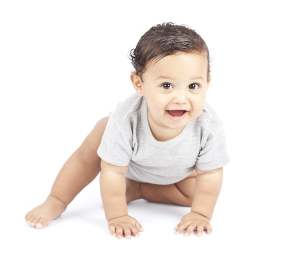 婴儿穿着灰色t恤，黑头发，在爬图片下载