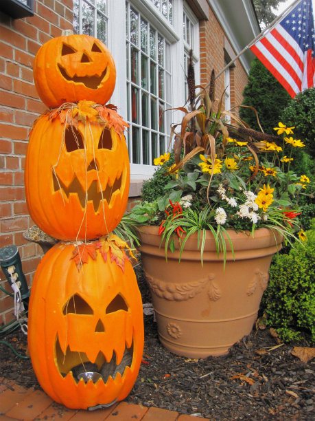 堆叠的杰克O'灯笼-万圣节图片下载