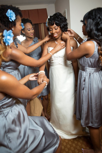 新娘和伴娘图片下载