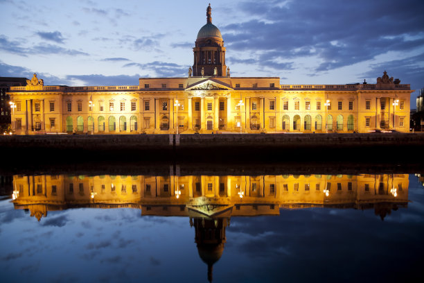 爱尔兰都柏林的海关大楼图片下载