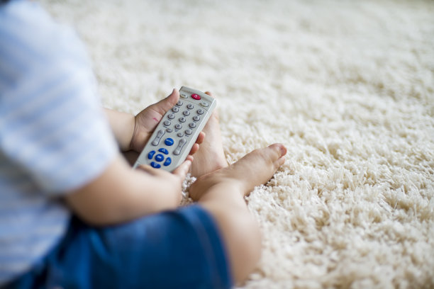 孩子和电视图片下载