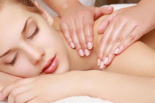 肩膀按摩图片下载