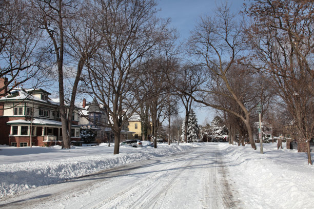 冬天下雪的住宅区图片下载
