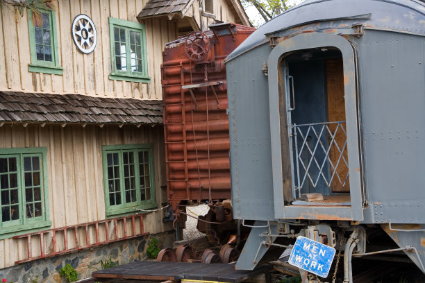 废弃的旧火车车厢图片下载